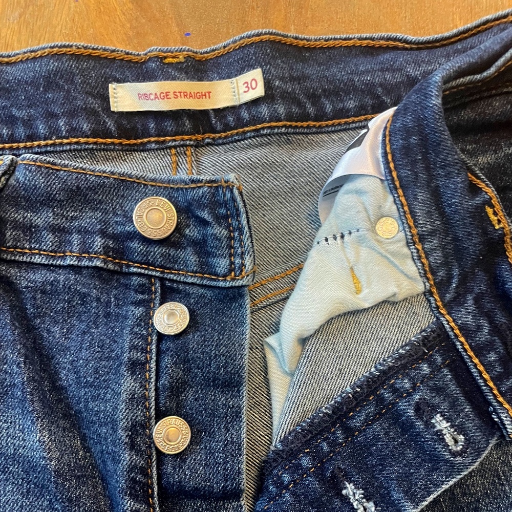 Women’s Levi’s Ribcage straight size 30